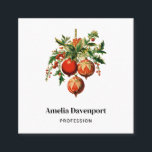 Red Christmas Baubles mit Holly Festivals Quadratische Visitenkarte<br><div class="desc">Visitenkarten mit einer Vintagen Stildarstellung. 3 rote Weihnachtsbaumbläschen umgeben von grünen Heiligen und Beeren. Retro cool.</div>