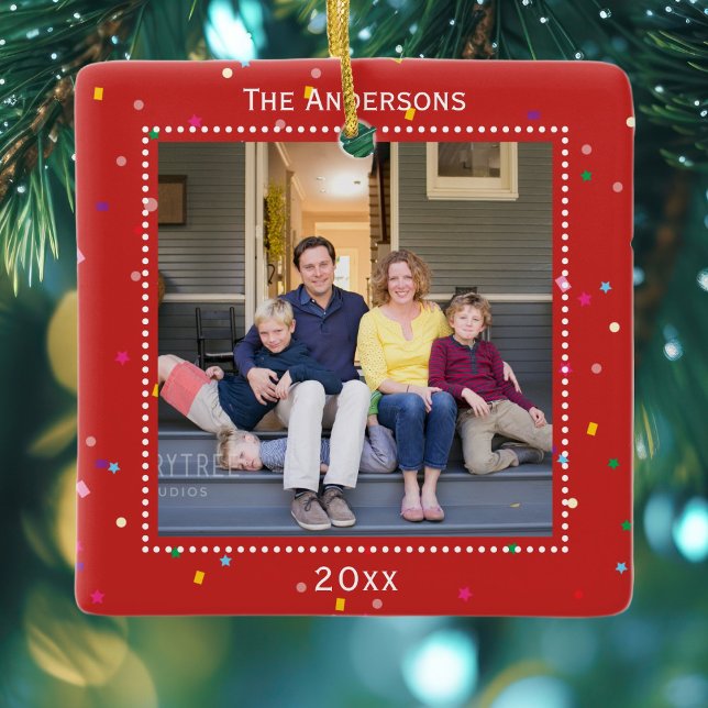 Red Christmas Holiday Frame Family Keepake Foto Keramikornament (Von Creator hochgeladen)