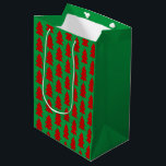 Red Christmas Tree Green Festival Mittlere Geschenktüte<br><div class="desc">Roter Weihnachtsbaum Grün gefeiertes Medium Geschenktasche.</div>