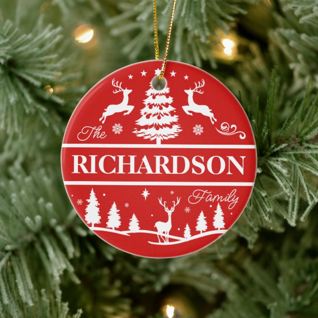 Red Christmas White Family Name | Monogramm Keramik Ornament (Baum)