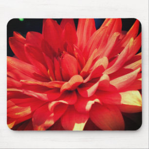 Red Dahlia Blume Mousepad
