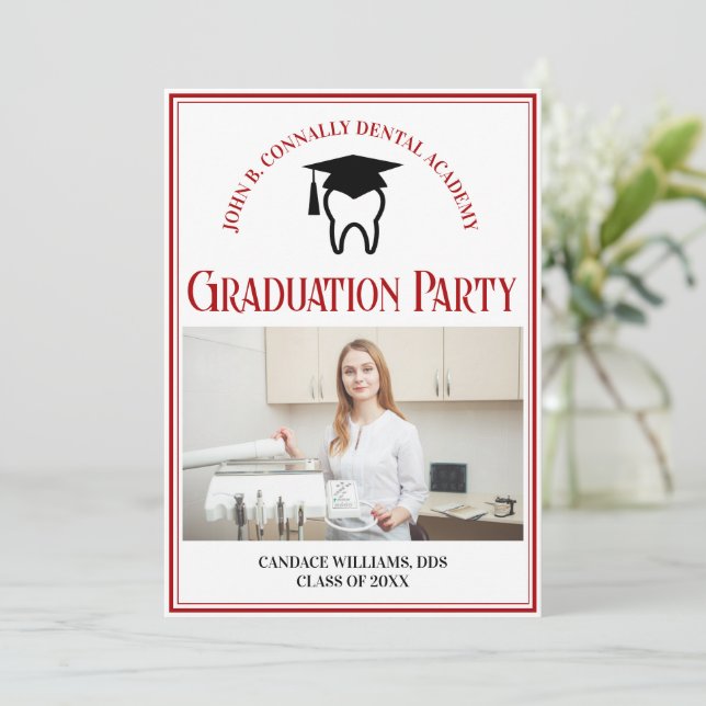 Red Dental School Foto Custom Graduation Party Einladung (Stehend Vorderseite)