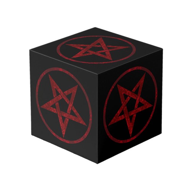 Red Devil Pentagram Würfel (Vorderseite Schrägansicht)