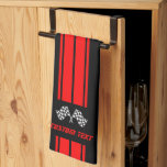 Red Double Race 🏎 Strips mit Flag Geschirrtuch<br><div class="desc">Dieses stilvolle, speziell auf den Rennsport zugeschnittene Stripe-Notebook ist ein großartiges Geschenk für den Rennfahrer, den Sie persönlich gestalten können. ✔ HINWEIS: ÄNDERN SIE NUR DIE VORLAGEBEREICHE, DIE SIE BENÖTIGEN! 😀 Sie können den Text bei Bedarf entfernen und neu hinzufügen, was immer Sie möchten und welchen Schriftart Sie möchten. 📌...</div>