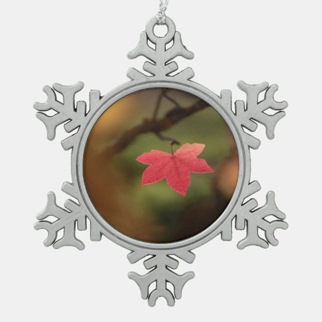 Red Fall Leaf Nature Foto Schneeflocken Zinn-Ornament (Vorderseite)