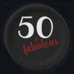 Red Fifty und fabelhafte Black Birthday Party Pappteller<br><div class="desc">Fünfzig ist fabelhaft! Diese Teller sind perfekt,  um das "fabelhafte Gefühl" eines jeden zu feiern,  der diesen bedeutenden Geburtstag feiert. Dieses Design hat eine große Zahl '50' in Weiß mit dem Wort 'fabulous' in rot,  Schrift Typografie.</div>