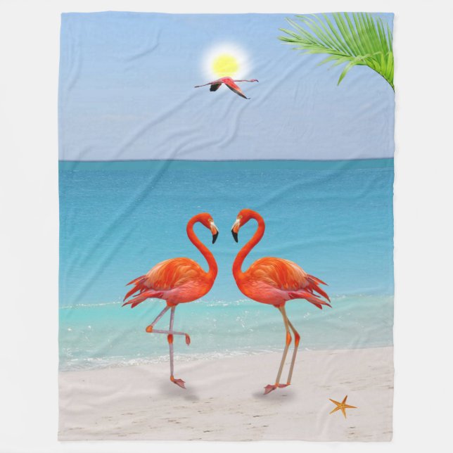 Red Flamingo Couple & Palm Leaf am Strand Fleecedecke (Vorderseite)