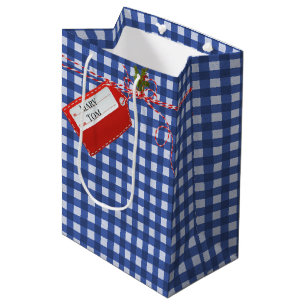 Red Gift Tag auf Gingham Medium Geschenktasche Mittlere Geschenktüte