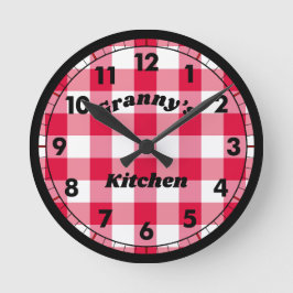 Red Gingham Black Retro Name Runde Wanduhr