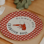 Red Gingham Crawfish Boil Meeresfrüchte Party Pappteller<br><div class="desc">Eine spielerisch von Hand gezeichnet Crawfish Illustration macht diese Crawfish Boil Party Papiertüte deutlich vor dem klassischen Meeresfrüchte kochen roten Gingham Hintergrund. Ob Geburtstag,  Verlobung,  Mardi Gras oder einfach nur gutes Wetter,  Crawfish Boils verbringen immer eine gute Zeit.</div>