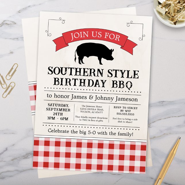 Red Gingham Southern GRILLEN Pig Roast Birthday Einladung (Southern Barbeque Birthday party cookout rustic gingham bbq celebration invitation)