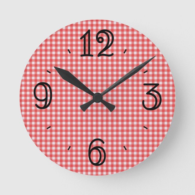 Red Gingham Wall Clock Runde Wanduhr (Vorderseite)