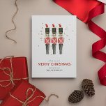 Red & Gold Nutcracker Weihnachten<br><div class="desc">Traditionelle Weihnachtskarte. Das Design zeigt Ihre Veranstaltungsdetails in Serifenschrift,  mit einer Aquarellabbilderung von drei Nussknackern,  die mit Imitaten mit Goldstaub verziert sind. Der gesamte Text ist leicht zu verändern.</div>
