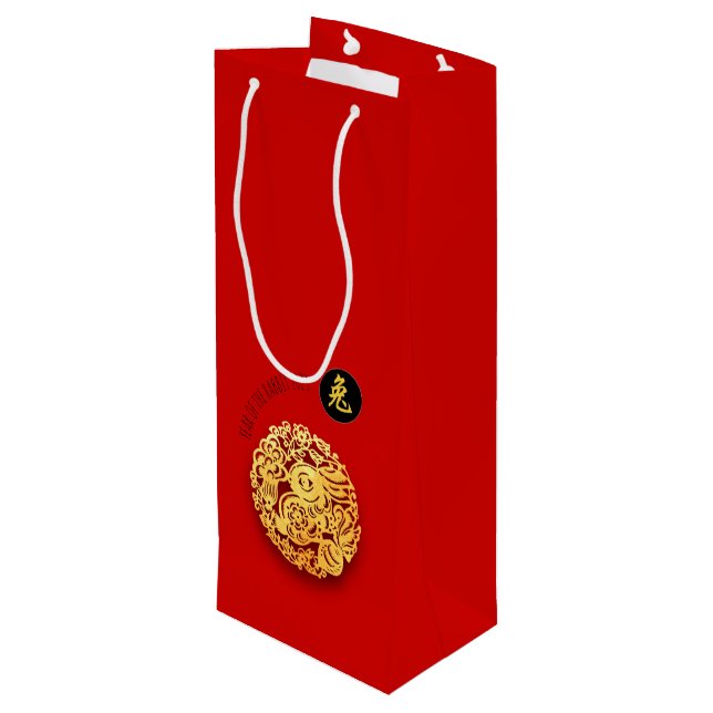Red Gold Rabbit Papercut Chinesisches Neujahr 2023 Geschenktüte Für Weinflaschen (Rückseite Schrägansicht)