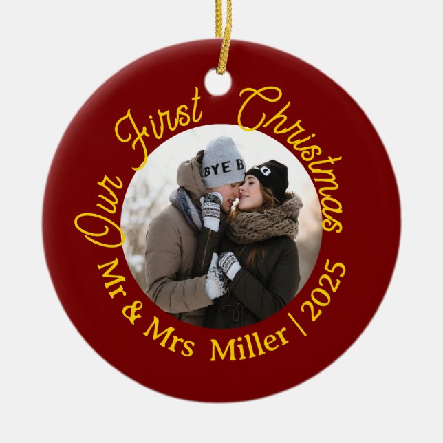 Red & Gold Unser erstes Weihnachtsfest 2025 Foto K Keramik Ornament (Vorne)