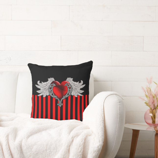 Red Goth Heart mit Angel Wings Throw Kissen (Liege)