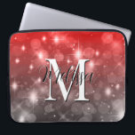 Red & Gray Bokeh Modern Monogram Sparkle Laptopschutzhülle<br><div class="desc">Dieser Laptop-Ärmel hat einen Hintergrund aus rotem und grauem Buh-Funkeln. Einfach und modern. Füllen Sie es mit einem personalisierten Monogramm und Namen aus. Erstellt von der einfachen Farmhouse Press.</div>