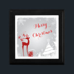 Red, Gray Mery Christmas Snowflakes Schmuckbox Schmuckschachtel<br><div class="desc">Einen Liebsten zu Weihnachten etwas Schmuck schenken? Vervollständigen Sie das Paket mit dieser festlich grauen, weißen und roten Geschenkboxen "Frohe Weihnachtszeit" aus Holz und Keramik, die mit einem roten Reh mit Heiligen und Beeren geschmückt ist, einem roten Geschenk mit Bändern, Schneeflocken, Sternen und einer Vielzahl von Weihnachtsbäumen auf nebelgrauem Hintergrund...</div>