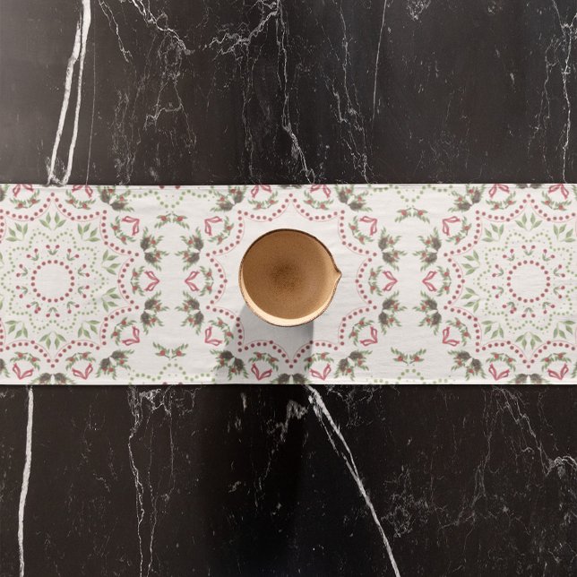 Red Green Christmas Classic Table Custom Kurzer Tischläufer (Christmas holiday red and green wreath mandala table runner)