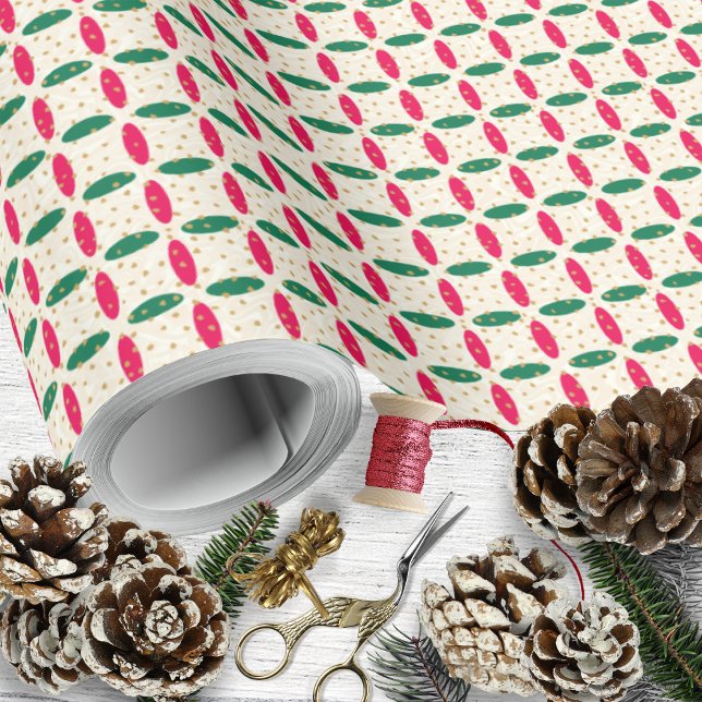 Red Green Geometric Christmas Red mit Caramel Piec Geschenkpapier (Christmas Red Green Geometric with Caramel Pieces Wrapping Paper Rolls by Leapfroglisics Shop)