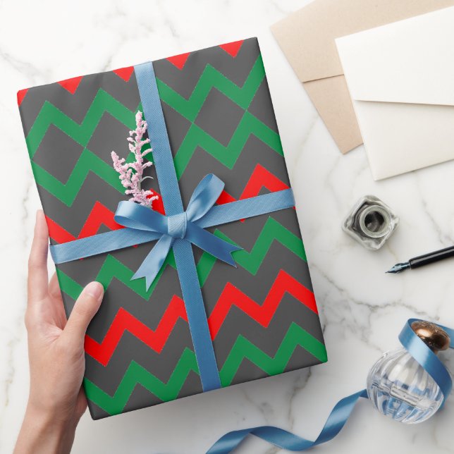 Red Green Gray ZigZag Geschenkpapier (Schenken)