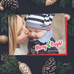 Red Green Merry & Bright Foto Weihnachtskarte Feiertagskarte<br><div class="desc">Mit dieser Red Green Merry & Bright Foto Weihnachtskarte im Urlaubssinn teilen</div>