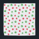 Red Green Paw Prints Muster auf White Holiday Halstuch<br><div class="desc">Zeigen Sie,  wie viel Sie Tiere mit dieser niedlichen roten und grünen Pfote Druck gemustert bandana Liebe. Wetten Sie,  dass Ihr Haustier es anziehen wird!</div>