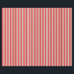 Red Green und White Candle Cane Muster Custom Geschenkpapier<br><div class="desc">Maßgeschneiderte Geschenkpapier Rollen in den Farben eines Zuckerrohrs,  rot,  grün und weiß. Ideal für Party-Dekoration.</div>