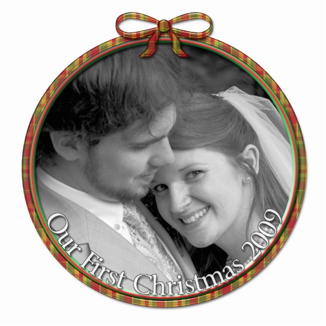 Red & Green Unser erstes Weihnachtsgeschenk Fotoskulptur Ornament (Vorne)