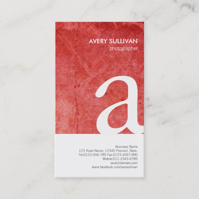 Red Grunge Monogram Business Card für Fotografen Visitenkarte (Vorderseite)