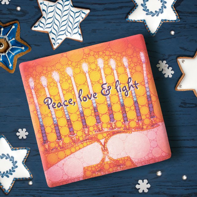 Red Hanukkah Menorah Peace Liebe Light Script Bold Steinuntersetzer (Von Creator hochgeladen)