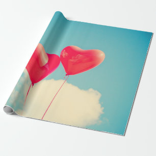 Red Heart Balloons gegen Wolken Himmel Geschenkpapier