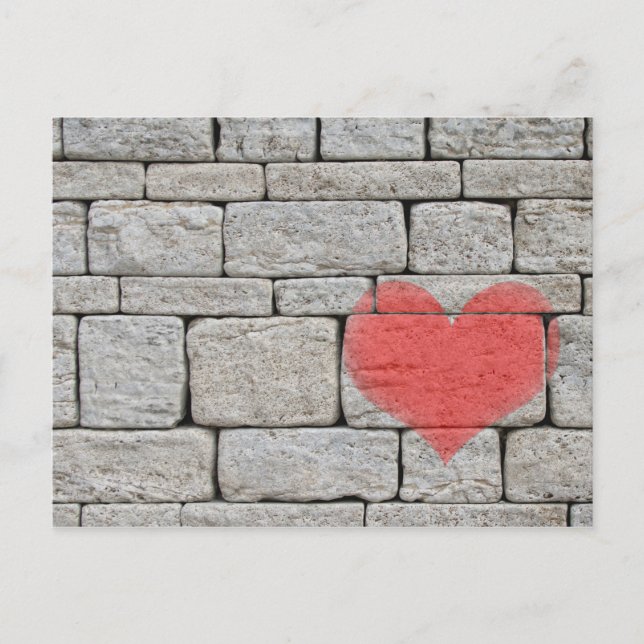 Red Heart on Gray Stone Wall Postkarte (Vorderseite)