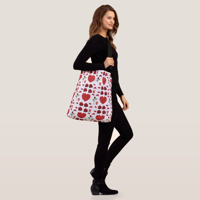 Red heart red flowers garden chic floral foliage tragetaschen mit langen trägern (Am Model)