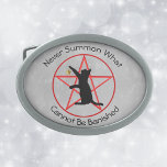 Red Hexe Pentagram Black Cat Star auf Gray Ovale Gürtelschnalle<br><div class="desc">Dieser Gürtelschnalle hat ein rotes Pentagramm in einem roten Hexensymbol mit einer schwarzen Katze,  die einen goldenen Stern auf hellgrau hält. Passen Sie den niemals beschwörenden Text an,  der mit den Vorlagen nicht verbannt werden kann.</div>