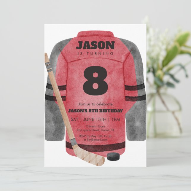 Red Hockey Jersey Birthday Sports Party Einladung (Stehend Vorderseite)
