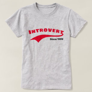 Red Introvertierte Typografie Swoosh Custom Date T-Shirt