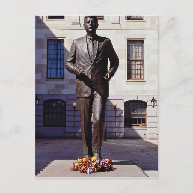 Red John F. Kennedy Statue Blume Postkarte (Vorderseite)