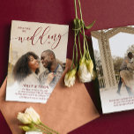 Red Join US Calligraphy Foto Doppelseitige Hochzei Einladung<br><div class="desc">Einfache und schöne doppelseitige zwei in einem Foto Hochzeitseinladung mit Ihrem Foto über die Hochzeitskarte einladen. Join uns für die Hochzeit von ist am oberen Ende des Fotos in bordeauxrot geschrieben, mit Hochzeit in einem schönen Kalligraphie-Skript. Auf der anderen Seite fügen Sie ein weiteres Foto und zusätzliche Hochzeitsinformationen, die Ihre...</div>