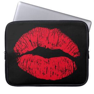 Red Kissing Lips auf schwarz Laptopschutzhülle