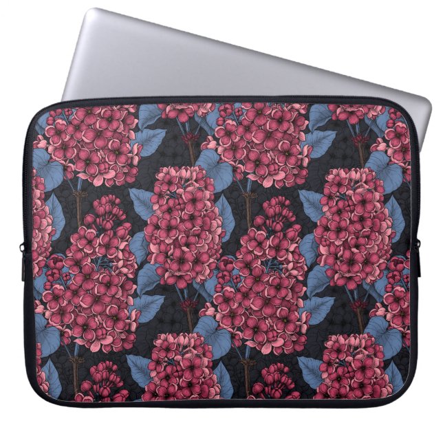 Red lilac on dark blue laptopschutzhülle (Vorderseite)