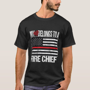 Red Line Flag mein Herz gehört zu einem Feuerwehrm T-Shirt
