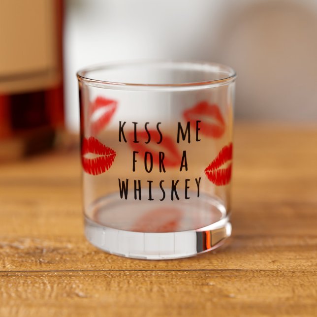 Red Lips Lipstick Küss Me für ein Whiskey-Glas Whiskyglas (Kiss me for a whiskey! A fun gift for your boyfriend (or girlfriend) this Valentine's Day)