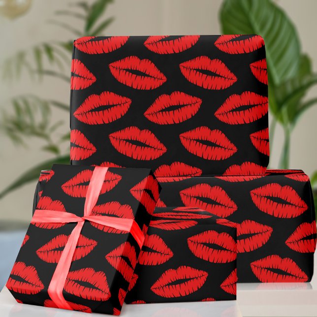 Red Lipstick Kiss Pattern Black Wrapping Paper Geschenkpapier (Perfect wrapping paper for Valentine's Day or any time you need to wrap a gift in lots of kisses)