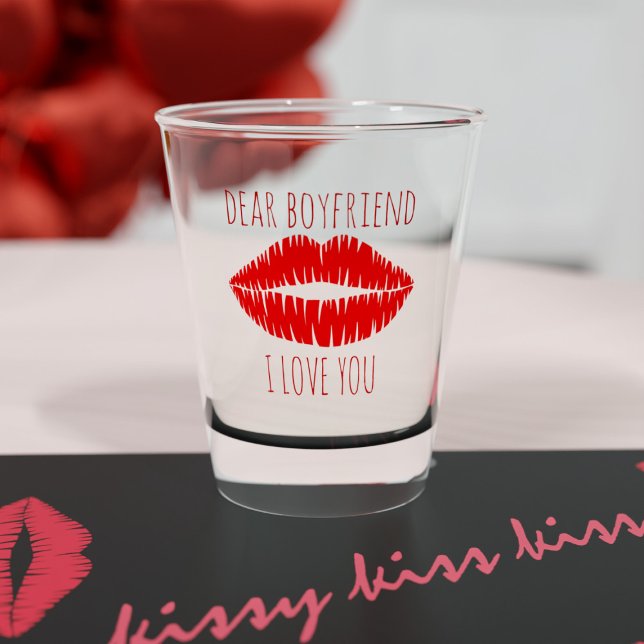 Red Lipstick Kiss Sehr geehrte Boyfriend Shot Glas (Perfect shot glass for your dear boyfriend (or girlfriend) Change the text!)