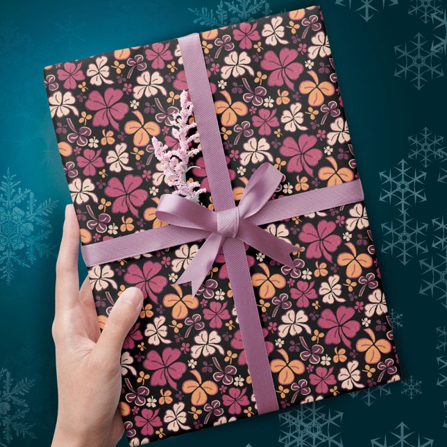 Red Lucky Kleeblatts Clover St Patrick`s Day Geschenkpapier (Von Creator hochgeladen)