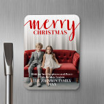 Red Merry Calligraphy - Foto-Typ Magnet<br><div class="desc">Vollständiges Coverage-Foto mit einem roten Overlay - Verwenden Sie ein vertikales Foto,  um einen einzigartigen und trendigen Frohen Weihnachtsgrüßen zu machen. Dieses Design hat ein abstraktes Gefühl mit bemalten Elementen und einem handgeschriebenen Schriftart. Wenn Sie etwas bewegen möchten,  klicken Sie auf die Schaltfläche Anpassen,  um Änderungen vorzunehmen.</div>