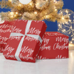 Red Merry Christmas Calligraphy Geschenkpapier<br><div class="desc">Dieses elegante Verpackungspapier enthält die Worte "Frohe Weihnachten" im Schriftart mit Pinsel auf rotem Hintergrund.</div>