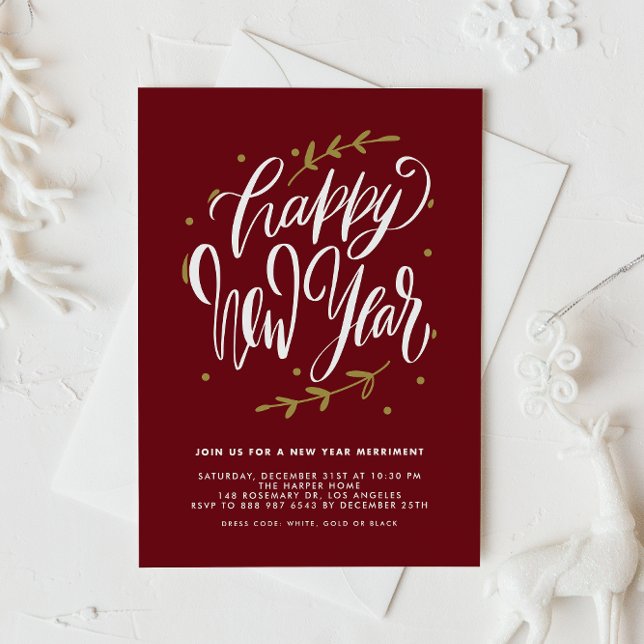 Red Modern Calligraphy and Wreath New Year Party Einladung (Customizable burgundy New Year party invitation featuring modern calligraphy and foliage wreath.)