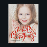 Red Modern Calligraphy Frohe Weihnachten Foto<br><div class="desc">Frohe Weihnachten! Senden Sie Ihre Weihnachtsbotschaft mit dieser individuell gestaltbaren Weihnachtspostkarte an Familie und Freunde. Es zeichnet sich durch eine moderne weiße Kalligraphie aus. Personalisieren Sie diese,  indem Sie ein Foto,  Namen,  Jahr und andere Details hinzufügen. Diese handgeschriebene Weihnachtspostkarte des Fotos ist auf anderen Cardstock erhältlich.</div>